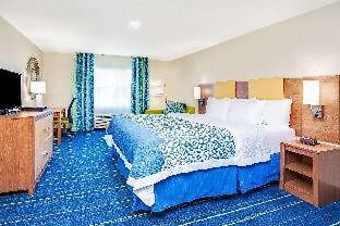 Arya Inn & Suites Фармърс Бранч Стая снимка