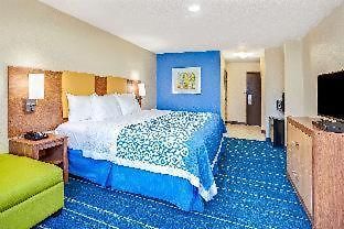Arya Inn & Suites Фармърс Бранч Стая снимка