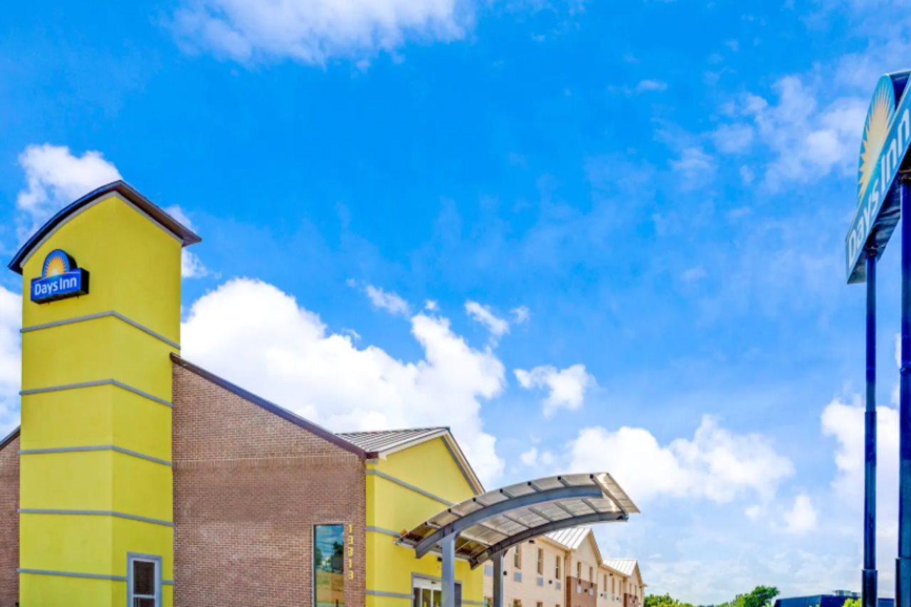 Arya Inn & Suites Фармърс Бранч Екстериор снимка