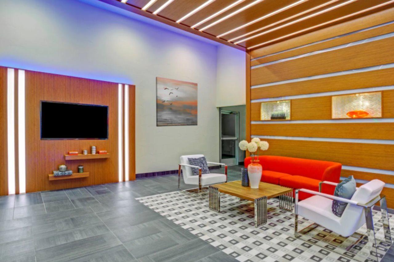 Arya Inn & Suites Фармърс Бранч Екстериор снимка