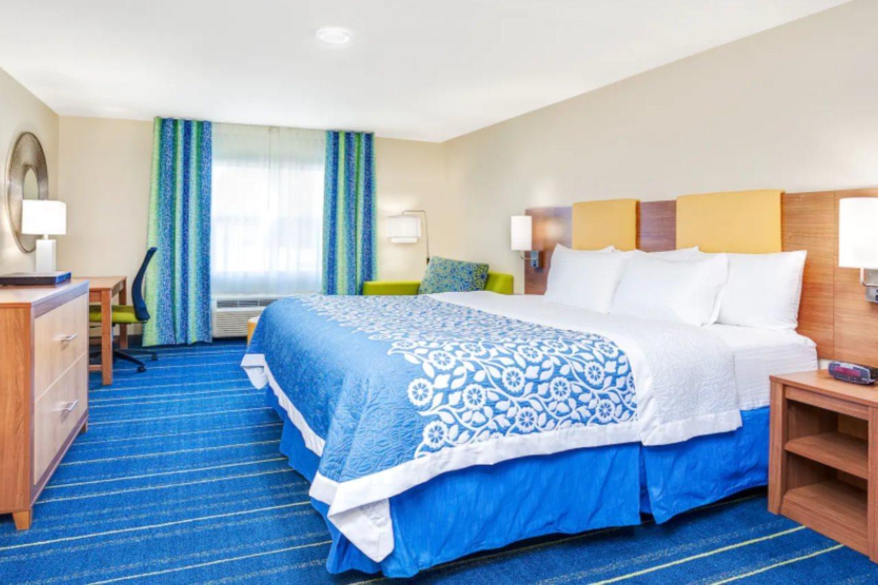 Arya Inn & Suites Фармърс Бранч Екстериор снимка