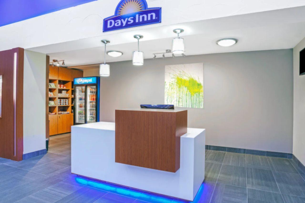 Arya Inn & Suites Фармърс Бранч Екстериор снимка