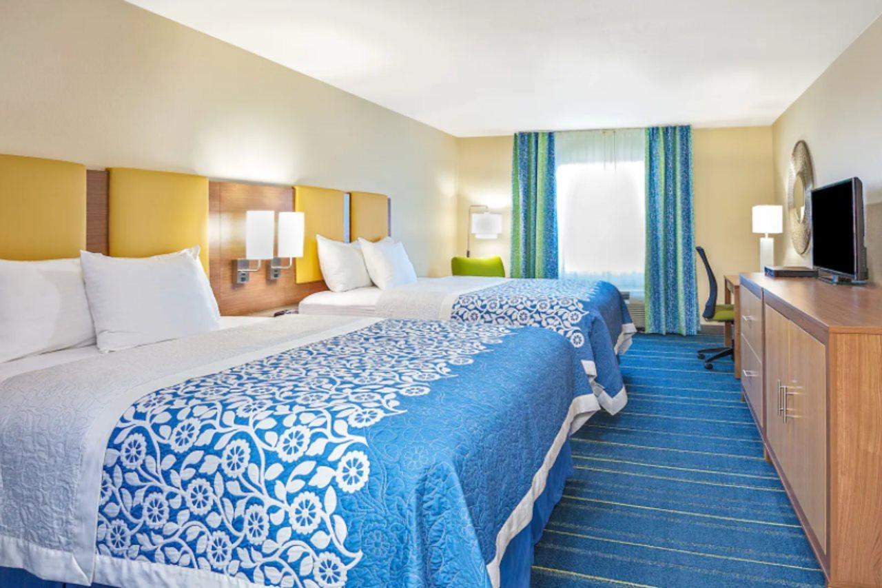 Arya Inn & Suites Фармърс Бранч Екстериор снимка
