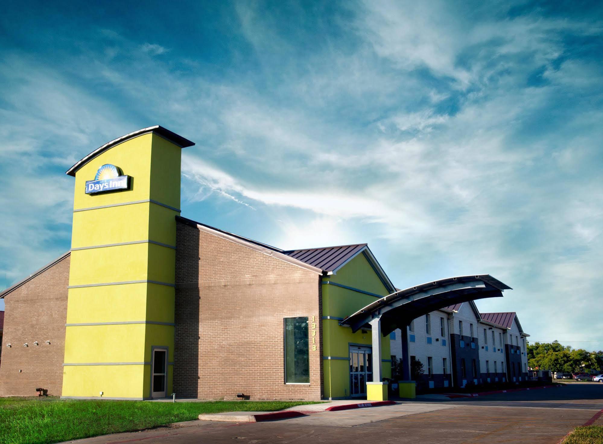 Arya Inn & Suites Фармърс Бранч Екстериор снимка