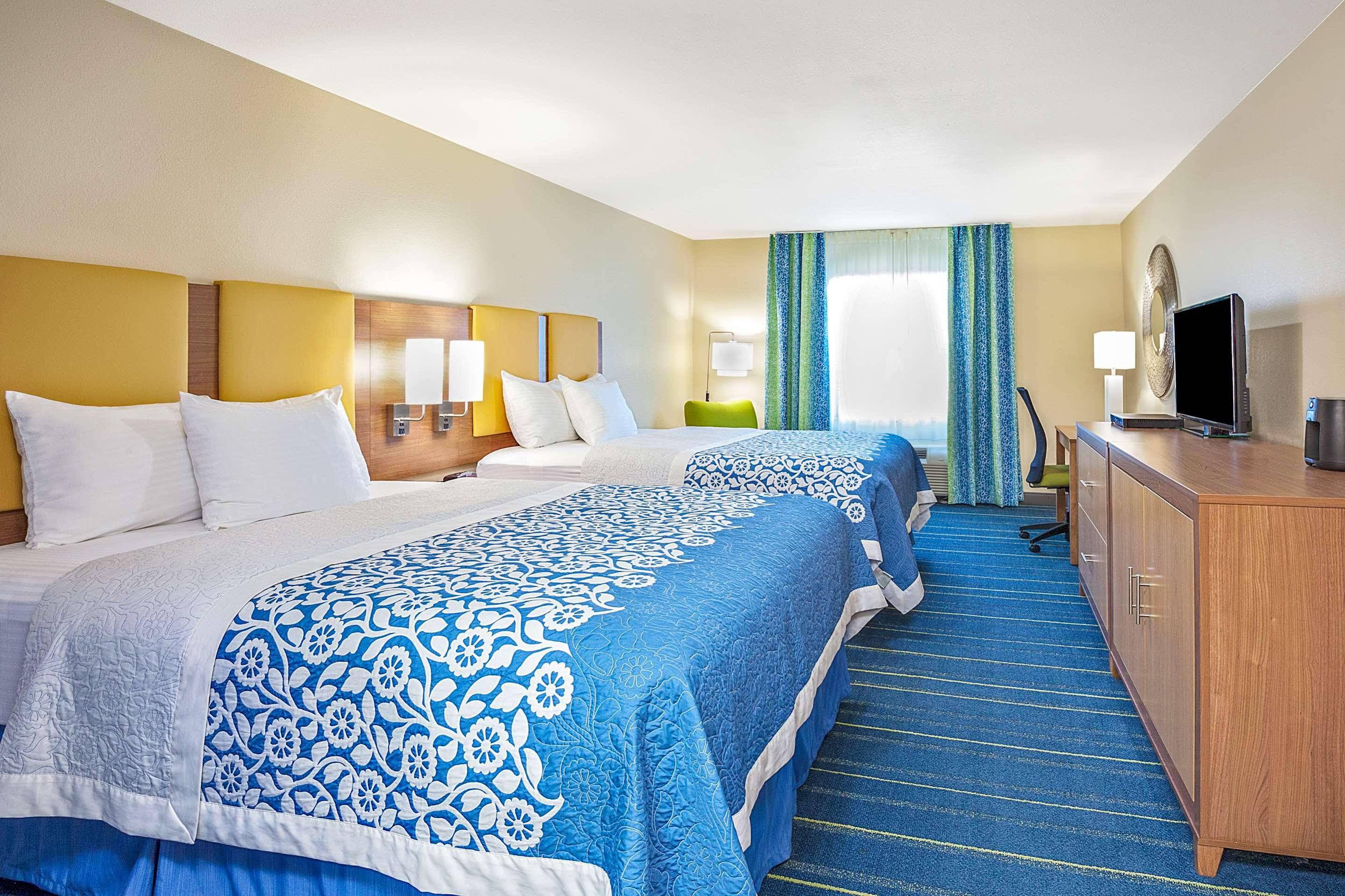 Arya Inn & Suites Фармърс Бранч Екстериор снимка