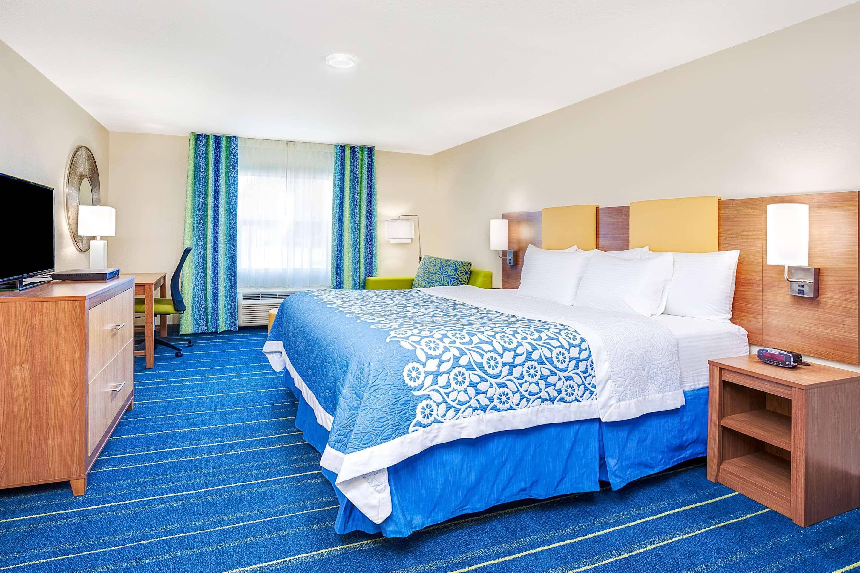Arya Inn & Suites Фармърс Бранч Екстериор снимка