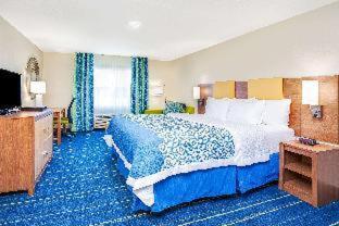 Arya Inn & Suites Фармърс Бранч Стая снимка