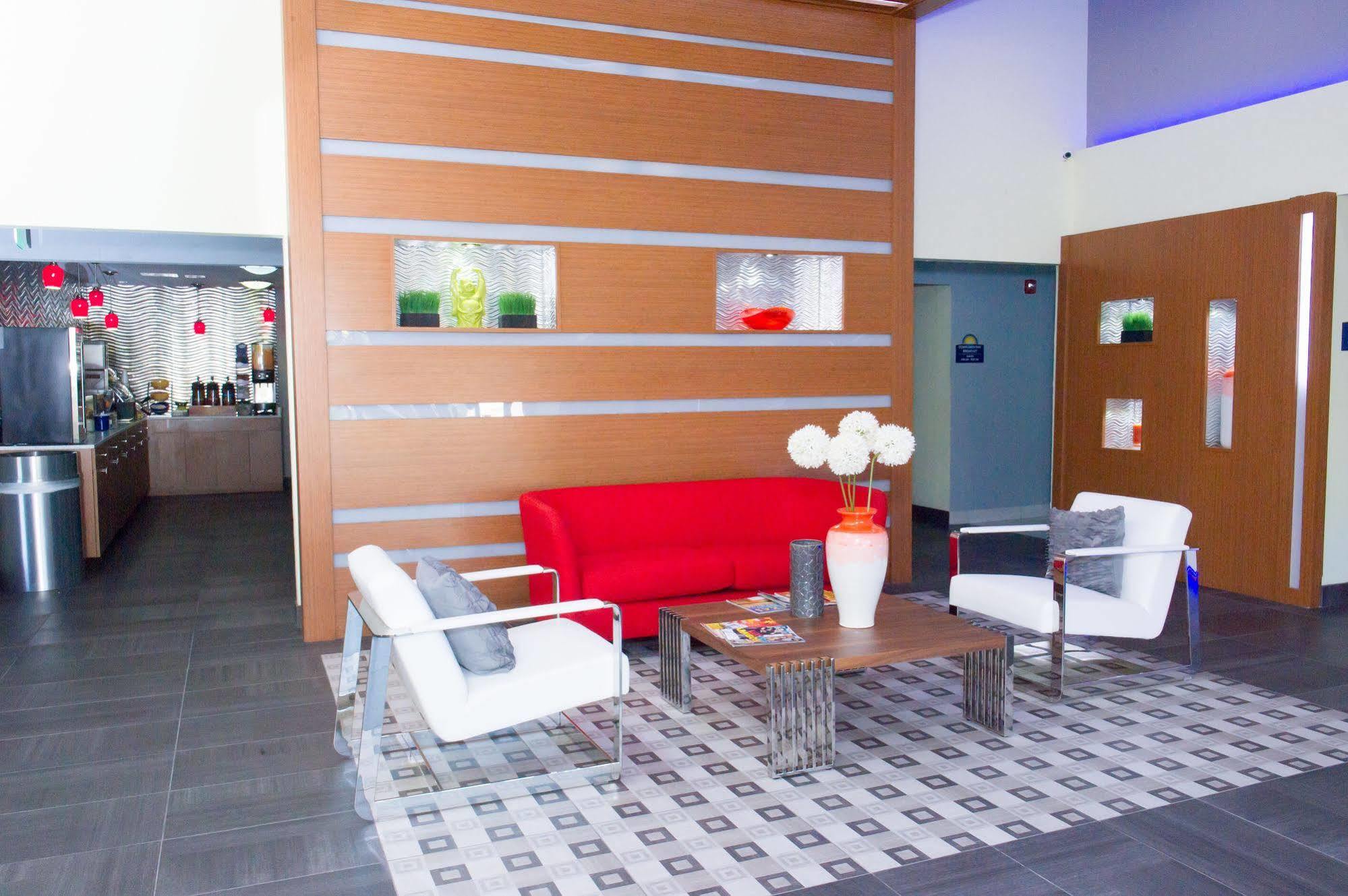 Arya Inn & Suites Фармърс Бранч Екстериор снимка