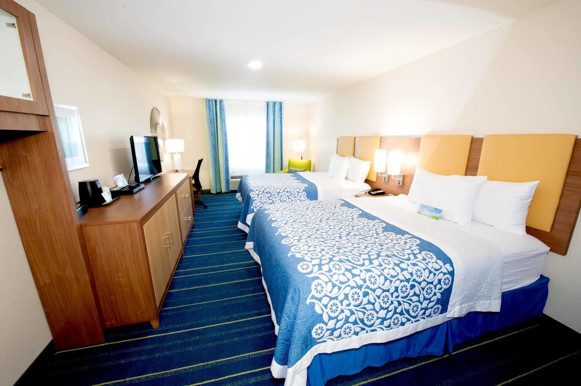 Arya Inn & Suites Фармърс Бранч Екстериор снимка