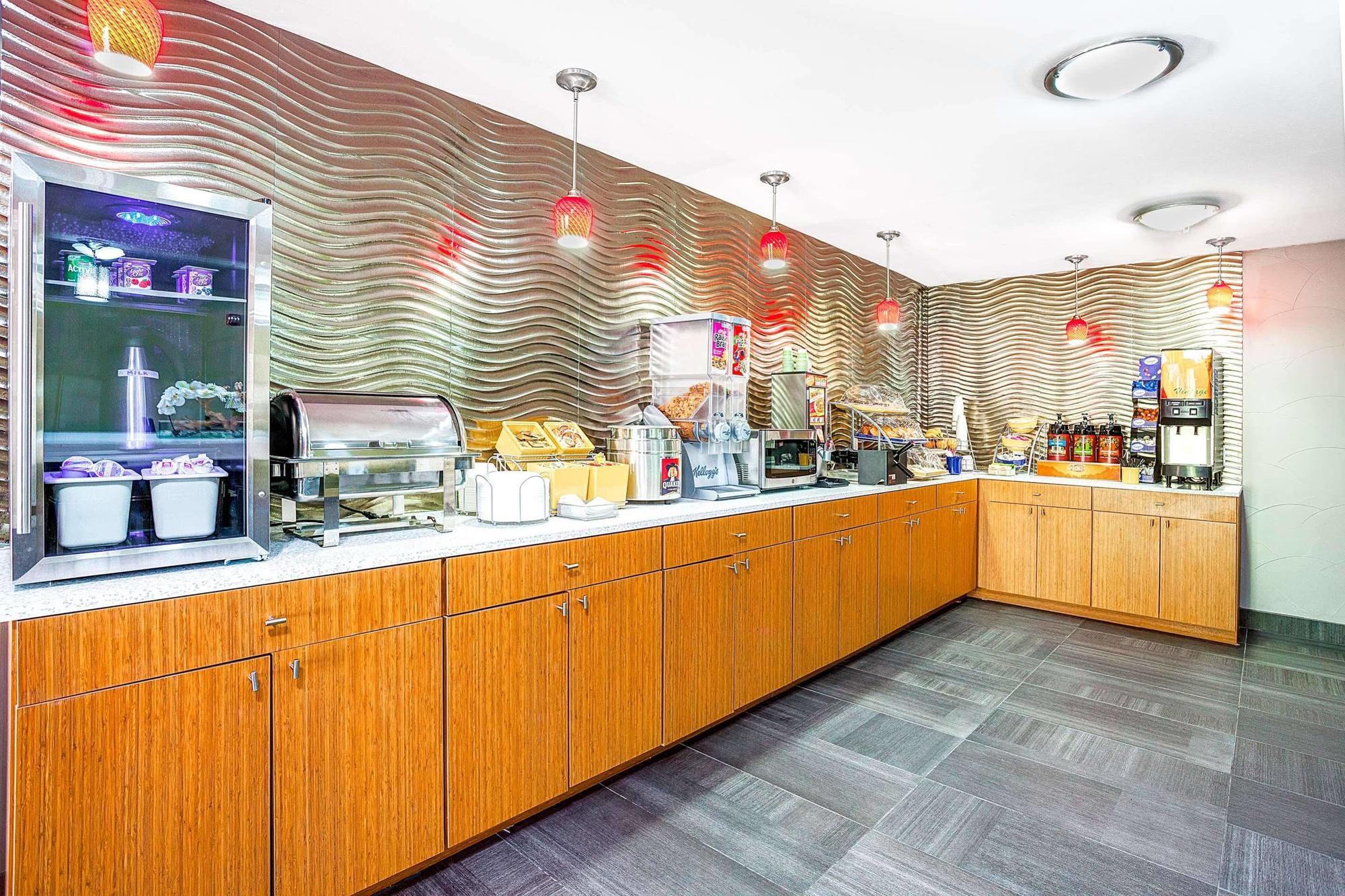 Arya Inn & Suites Фармърс Бранч Екстериор снимка