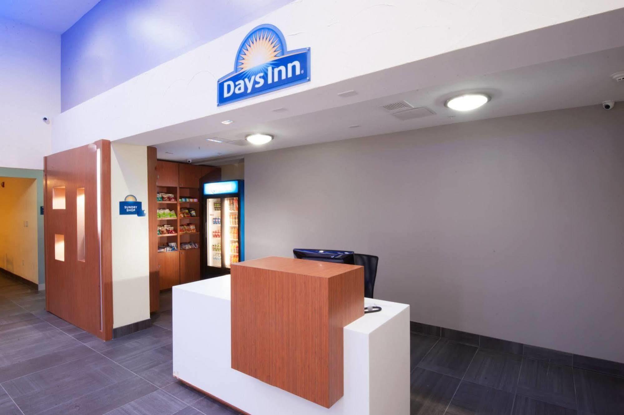 Arya Inn & Suites Фармърс Бранч Екстериор снимка