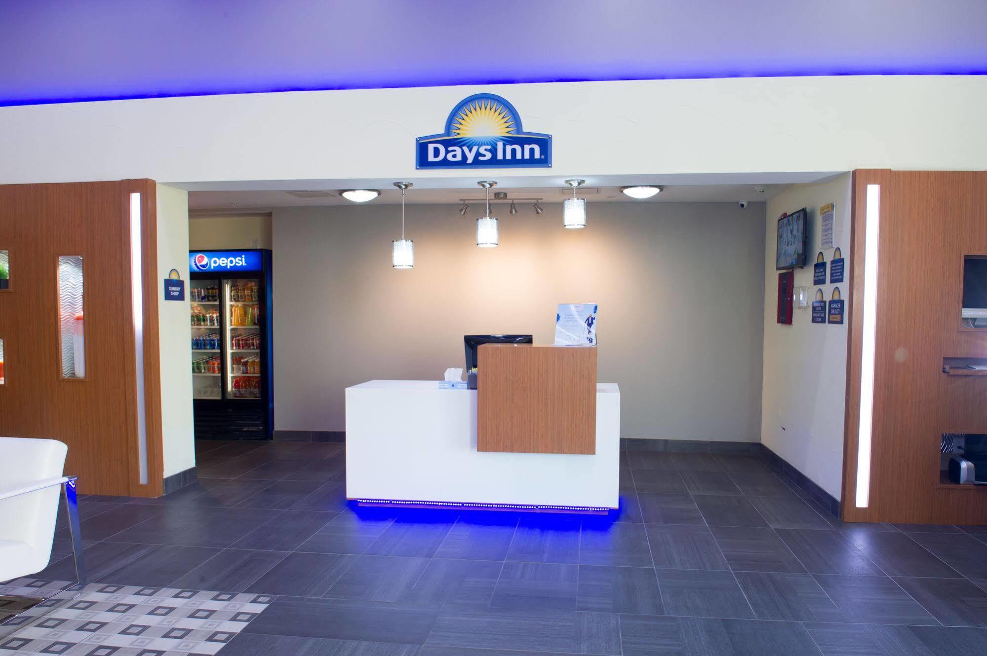 Arya Inn & Suites Фармърс Бранч Екстериор снимка